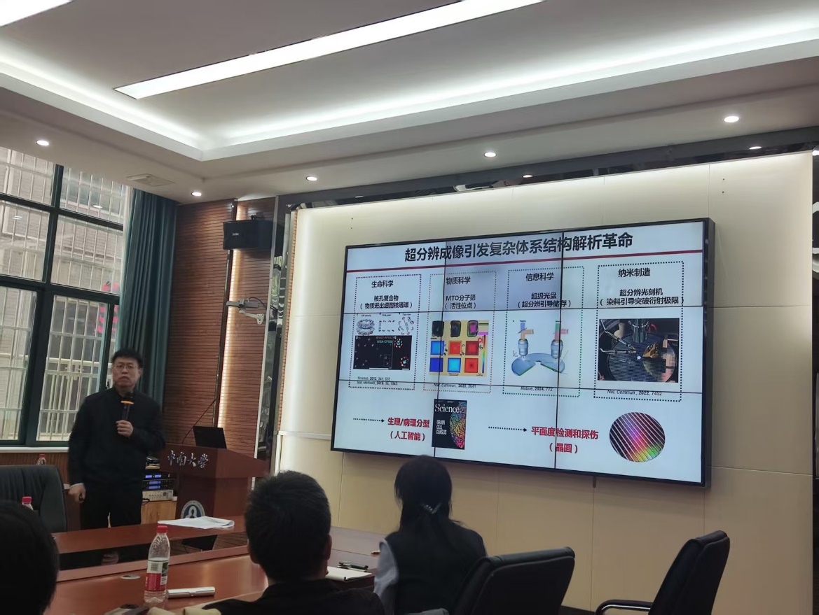 会议室里的人们AI 生成的内容可能不正确。