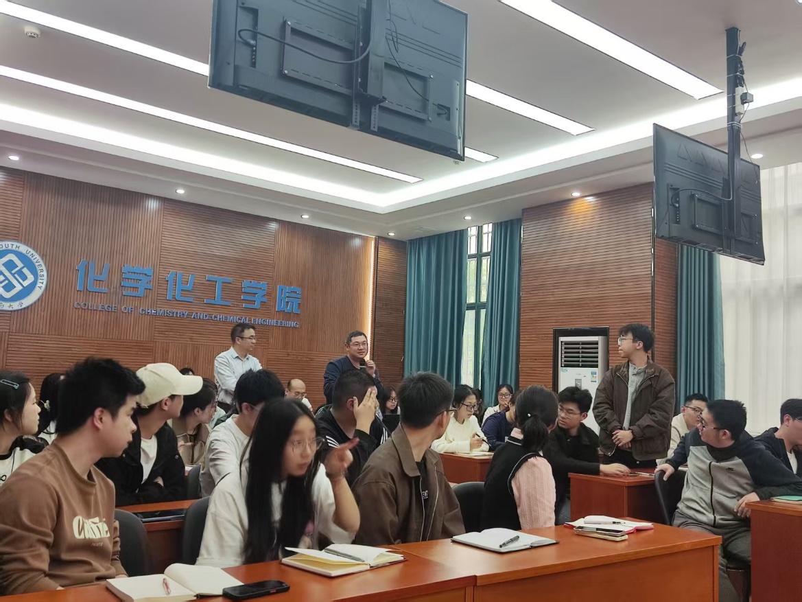 会议室里的人们AI 生成的内容可能不正确。